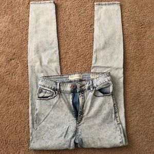 White wash high waste skinny jeans